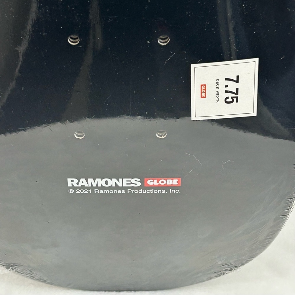 Globe G2 Ramones Retro First Album Cover 1976 Skateboard Deck Art 7.75" - Picture 4 of 9